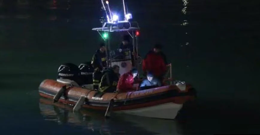 Pasi dhunoi rëndë të ëmën, 20-vjeçari shqiptar gjendet i pajetë në det