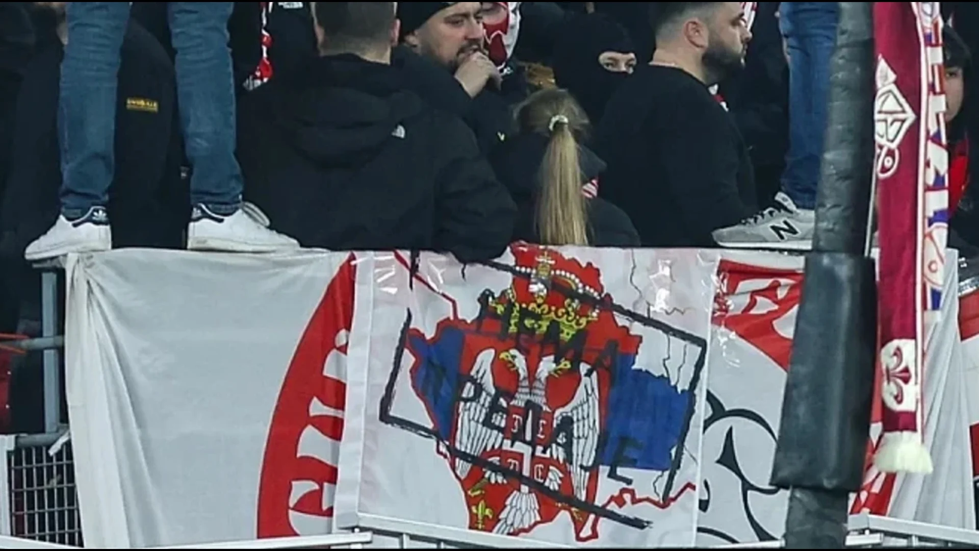 E turpshme! Mesazhe antishqiptare në Europa League, tifozë të Lille shpalosën banderolë me Kosovën si pjesë të Serbisë, Crvena Zvezda i falënderon