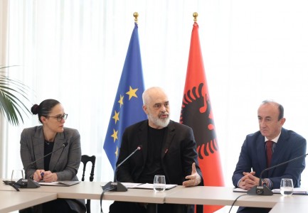 Dash Sula në krah të Ramës: Në qeverinë tuaj, konkurrova dhe dola i pari! Mesazhi im për demokratët