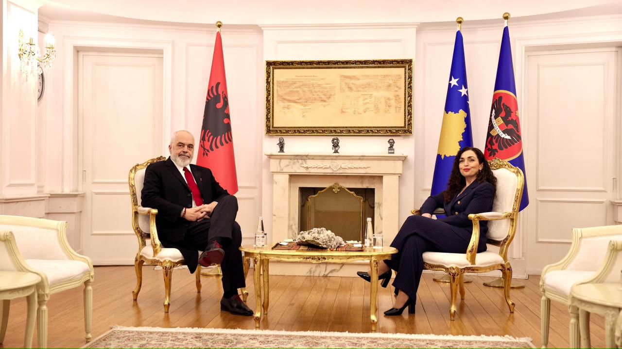 Vizita zyrtare në Kosovë, kryeministri Edi Rama pritet në presidencë nga Vjosa Osmani