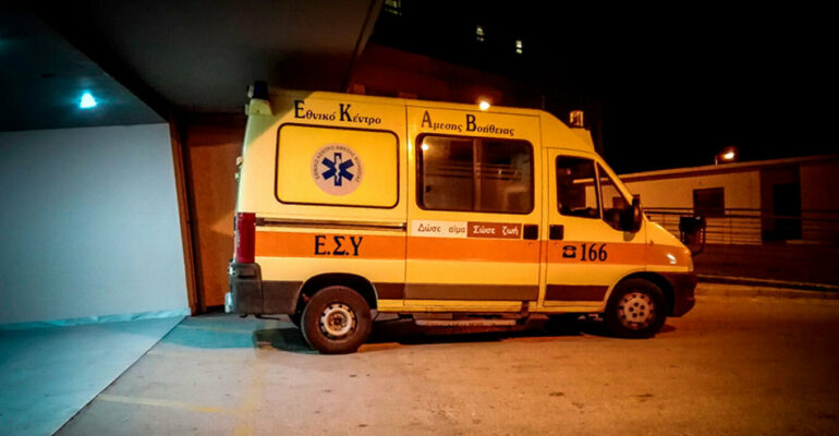 Tragjedi në Greqi! Shkeli gabimisht gazin teksa parkonte dhe përplasi për vdekje nënën, arrestohet vajza