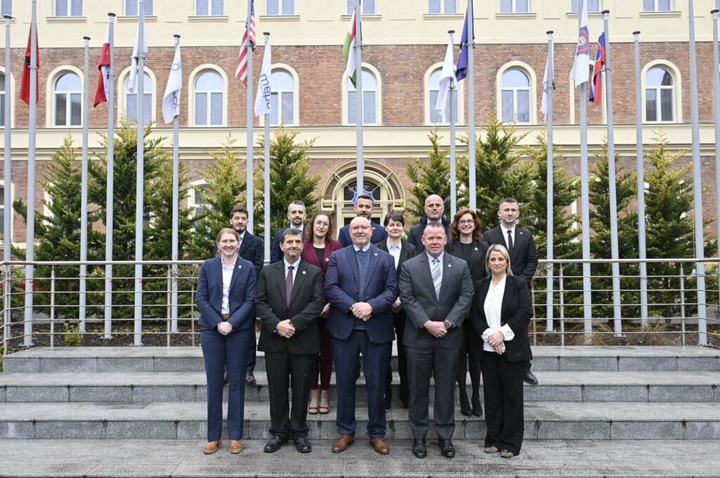 Krimet kibernetike/ FBI trajton zyrtarë shqiptarë, Ambasada e SHBA-së: Të mbrojmë fëmijët nga shfrytëzimi