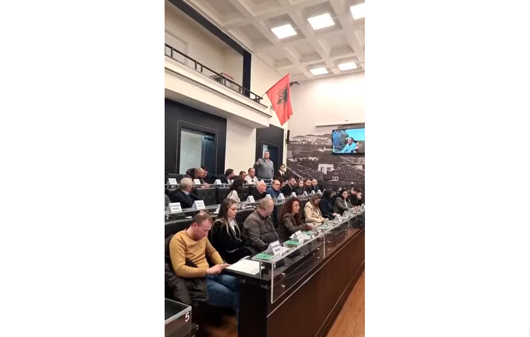 Mbledhja e Këshillit Bashkiak Durrës për shpronësimet, këshilltarët e djathtë kërkojnë përfaqësues nga banorët (VIDEO)