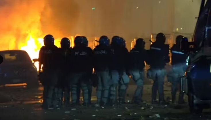 Torino në flakë, protestuesit përplasen me policinë (VIDEO)