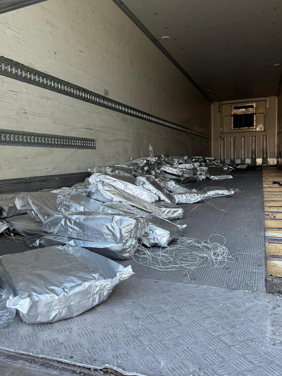 E ndarë në 166 pako, zbulohen 350 kg lëndë narkotike në një trajler në Kakavijë