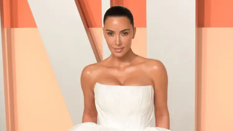 Kush është i dashuri i Kim Kardashian? A është ylli i reality show-t në një lidhje me legjendën britanike të F1?