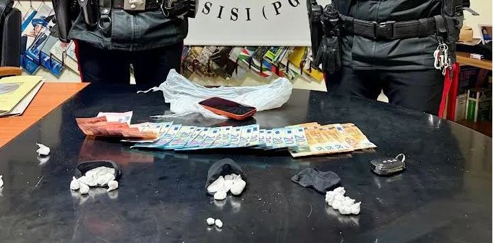 Mori makinë me qira për të trafikuar kokainën, arrestohet në Itali 28-vjeçari shqiptar!