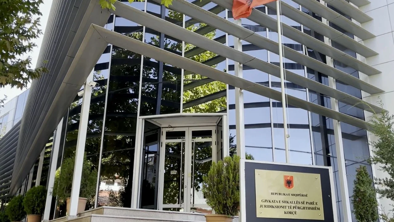 Jepnin para me fajde dhe merrnin si “garanci” pasuri të paluajtshme, dërgohen në gjyq tre persona