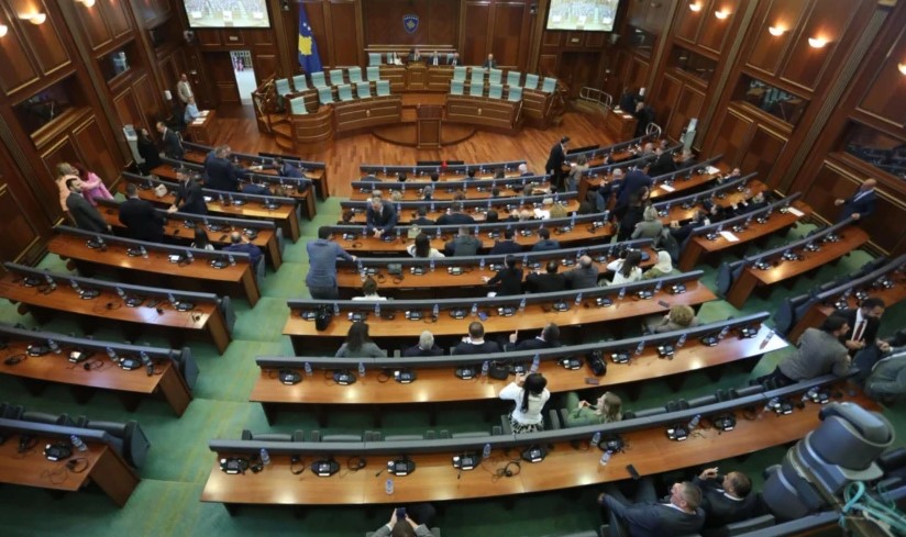 Kosovë, seancë e jashtëzakonshme në Kuvend, pritet të miratohet rezoluta në mbrojtje të ish-krerëve të UÇK-së