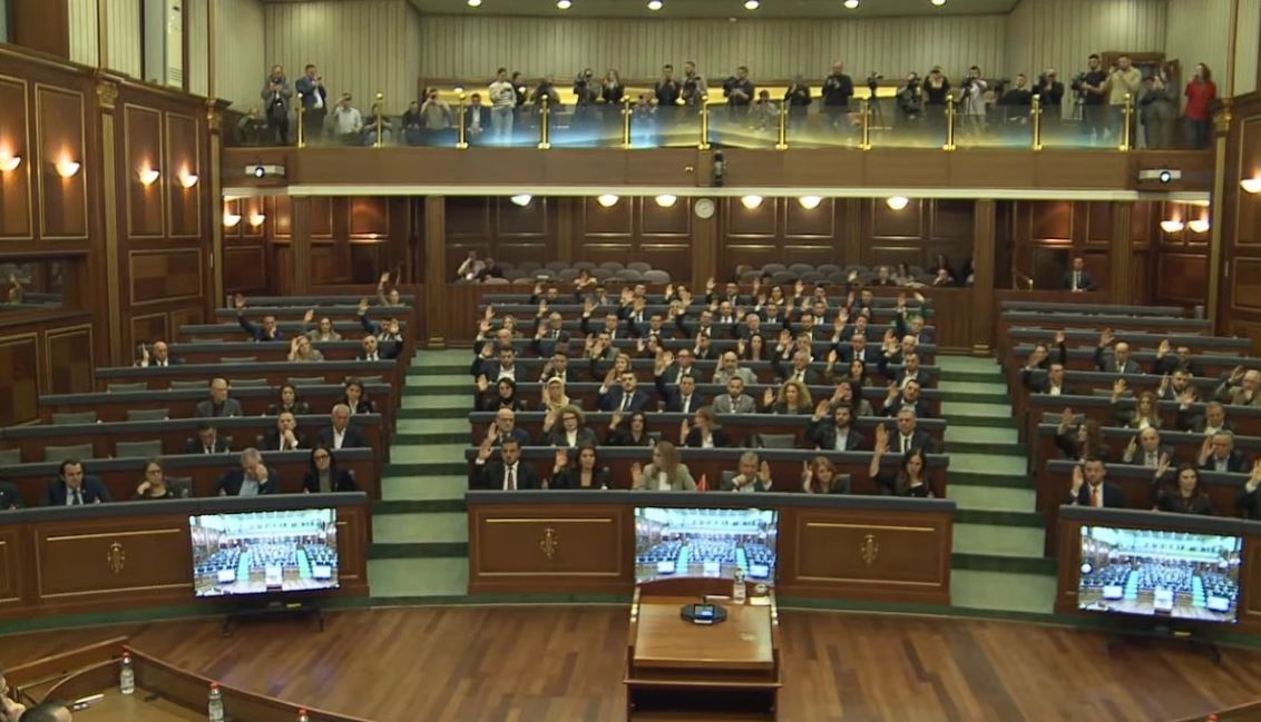 Miratohet rezoluta në mbrojtje të ish-krerëve të UÇK-së, LDK nuk voton