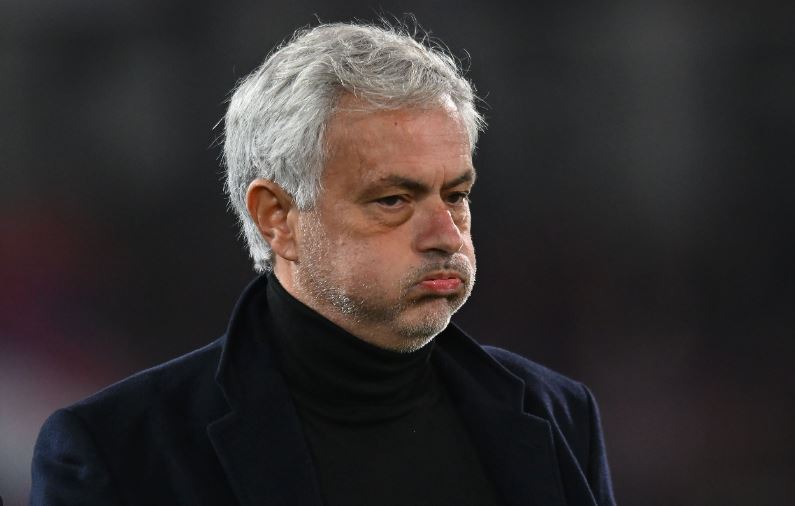 Murinjo përfundon në spital para ndeshjes