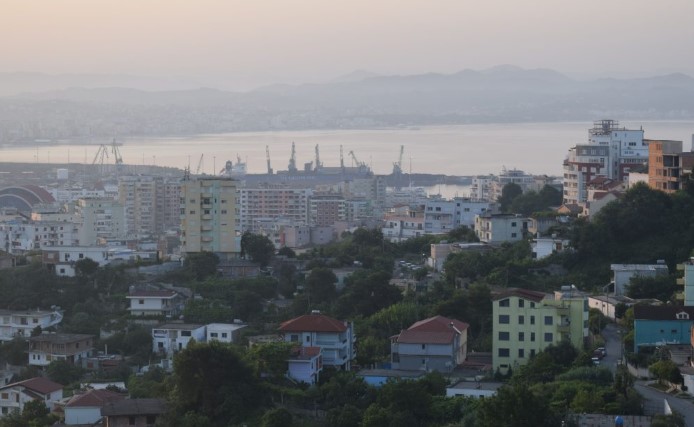 “Ndotja e ajrit, një vrasës i heshtur në qytetet shqiptare”- BIRN: S’ka mjete që të prodhojnë të dhëna të besueshme, Agjencia Kombëtare e Mjedisit nuk i publikon në kohë reale