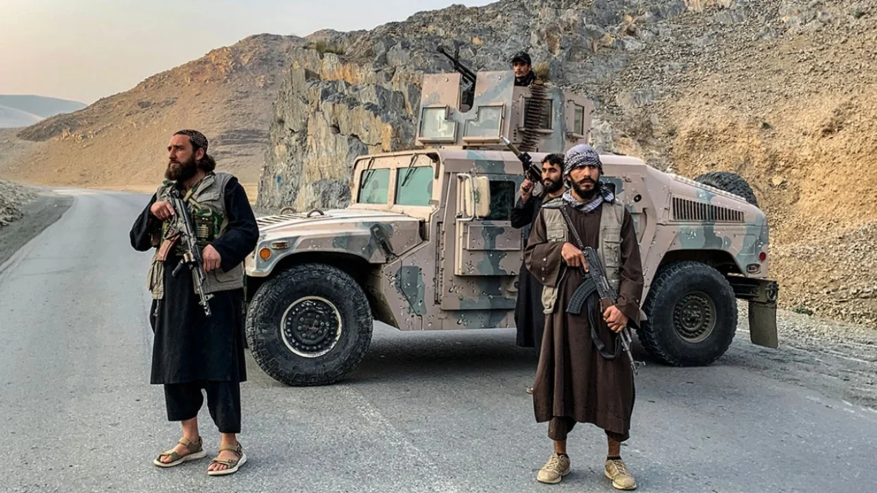 Pakistani i shpall luftë Afganistanit, bombardime masive dhe kërcënime për të shtypur talebanët