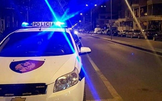 “Më përndoqi me makinë…”- 31-vjeçari: Një person m’u prezantua si efektiv, përdorte fenelina të ngjashme me ato të Policisë