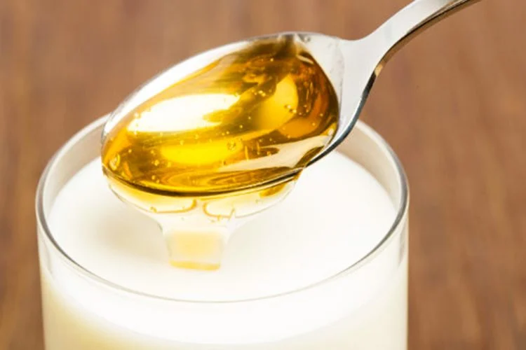 Hudhra, mjaltë dhe qumësht – kura e saktë kundër parazitëve në organizëm