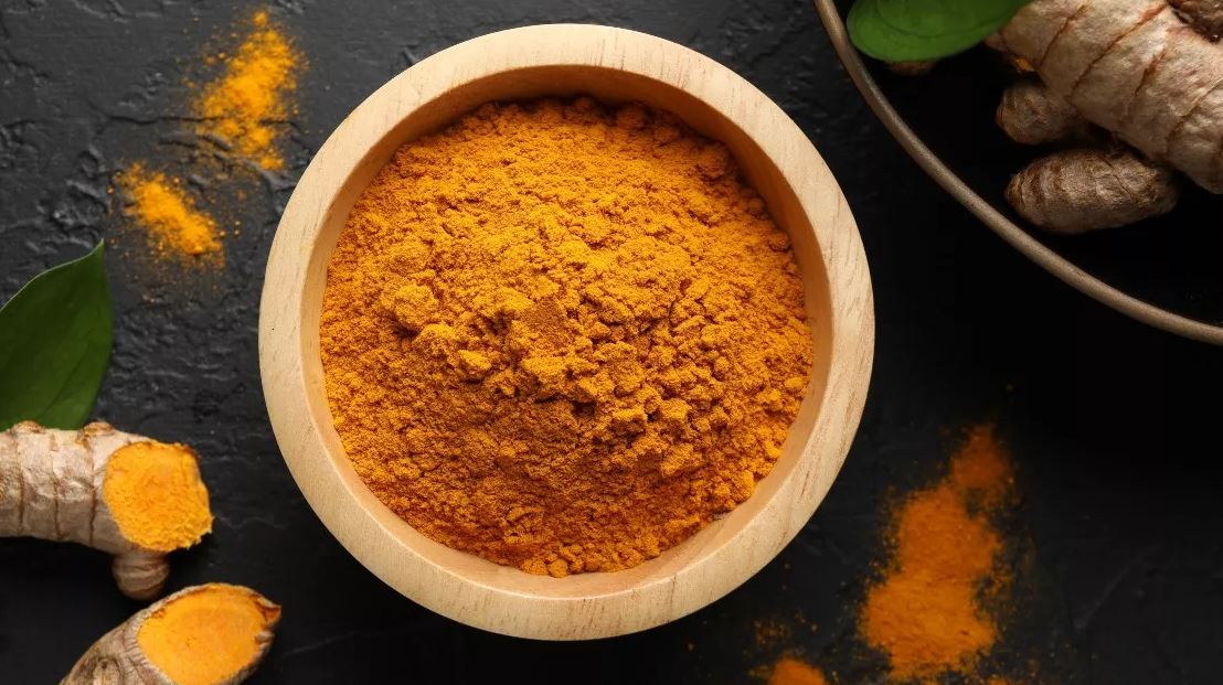 Shafrani i Indisë, “ari” i kuzhinës me përfitime të panumërta shëndetësore! Kur duhet ta shmangni