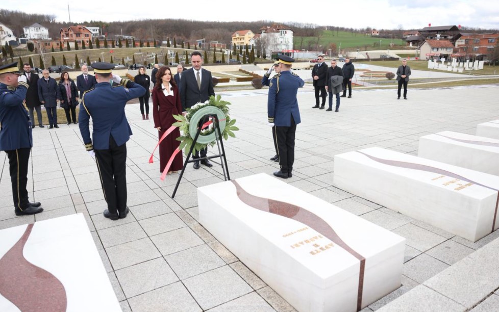 Spiropali nis vizitën në Kosovë, shkon në Kompleksin Memorial “Adem Jashari”: Dëshmia se liria e Kosovës ka pasur çmim jetën