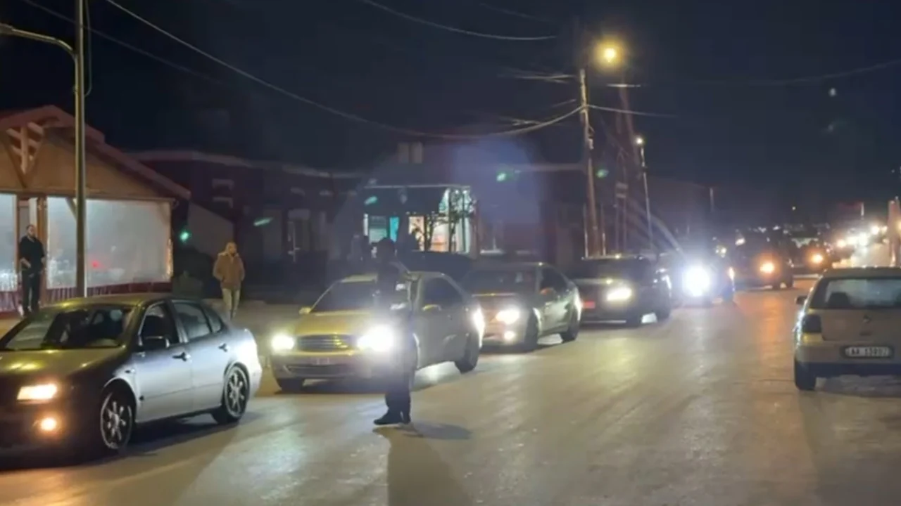 Bllokimi i aksit Librazhd-Përrenjas, reagon ARRSH: Drejtuesit e autoveturave dhe mjeteve të tonazhit të rëndë të ndjekin këto akse