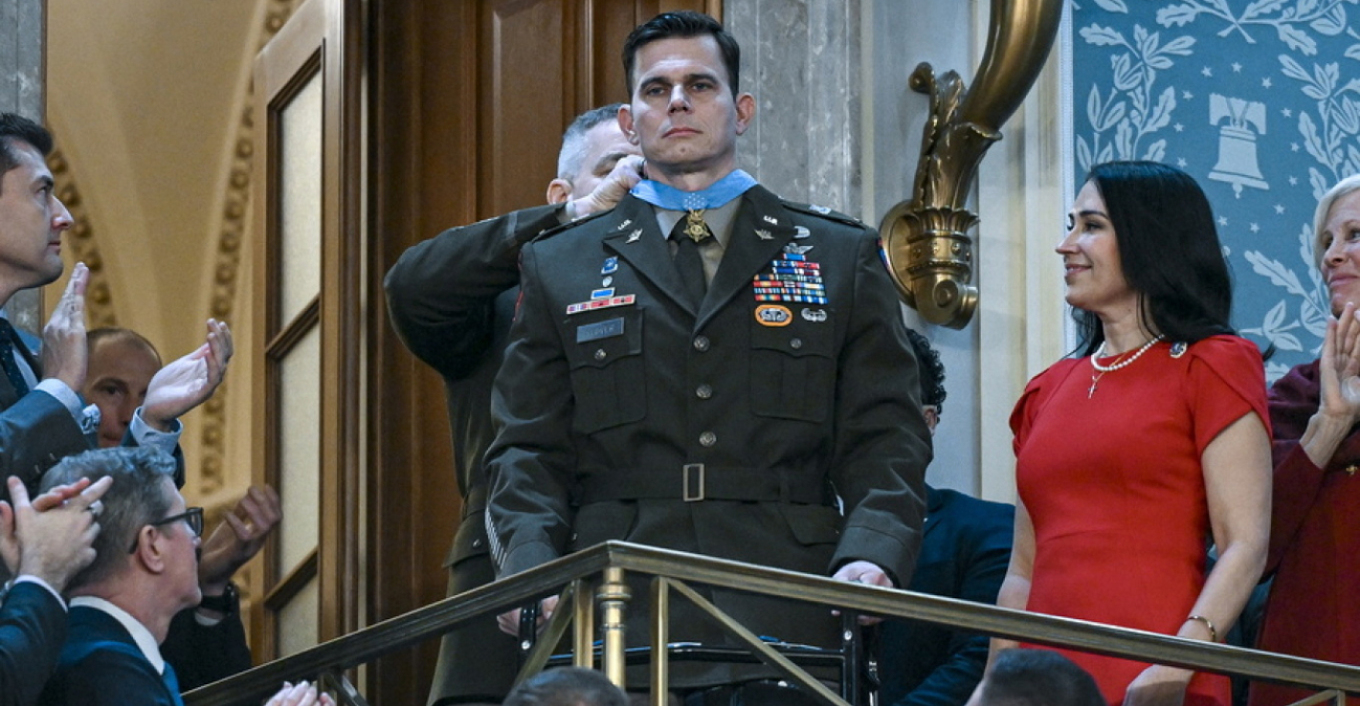 U plagos rëndë gjatë operacionit për arrestimin e Maduros, Trump nderon pilotin: U qëllua katër herë, gjë që i copëtoi këmbën