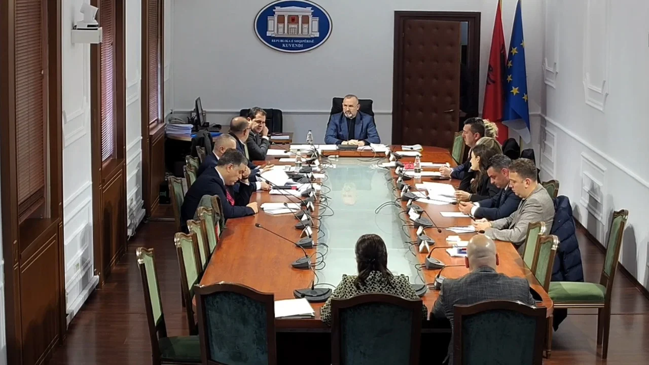 “Shkojmë bashkë të inspektojmë burgjet”, Korreshi batuta me Zegjine Çaushin te Ligjet: Ik vetëm më mirë, por të këshilloj të…