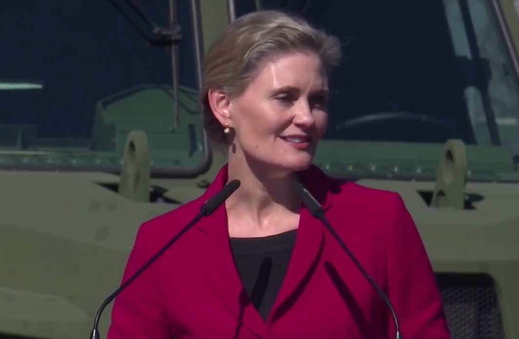 Dorëzimi i sistemeve raketore JAVELIN/ E Ngarkuara me Punë, Nancy VanHorn: Rritje e angazhimit për sigurinë, fokus tek gatishmëria ushtarake