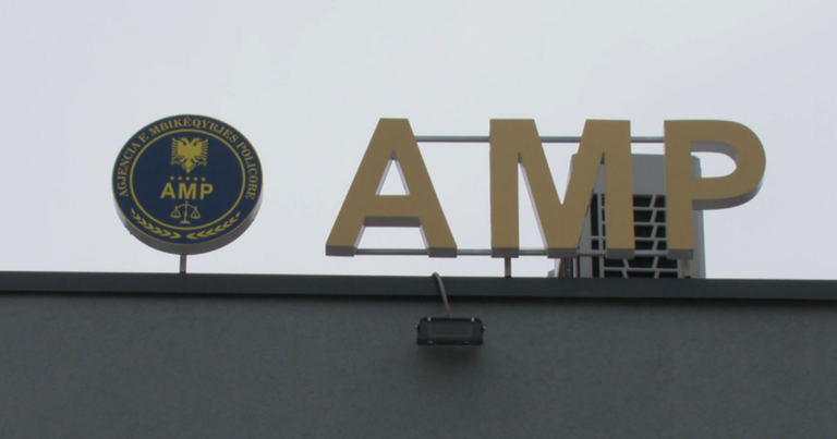 AMP pezullon nga detyra një efektiv policie, dyshohet për shpërdorim detyre dhe përkrahje të autorit në krim