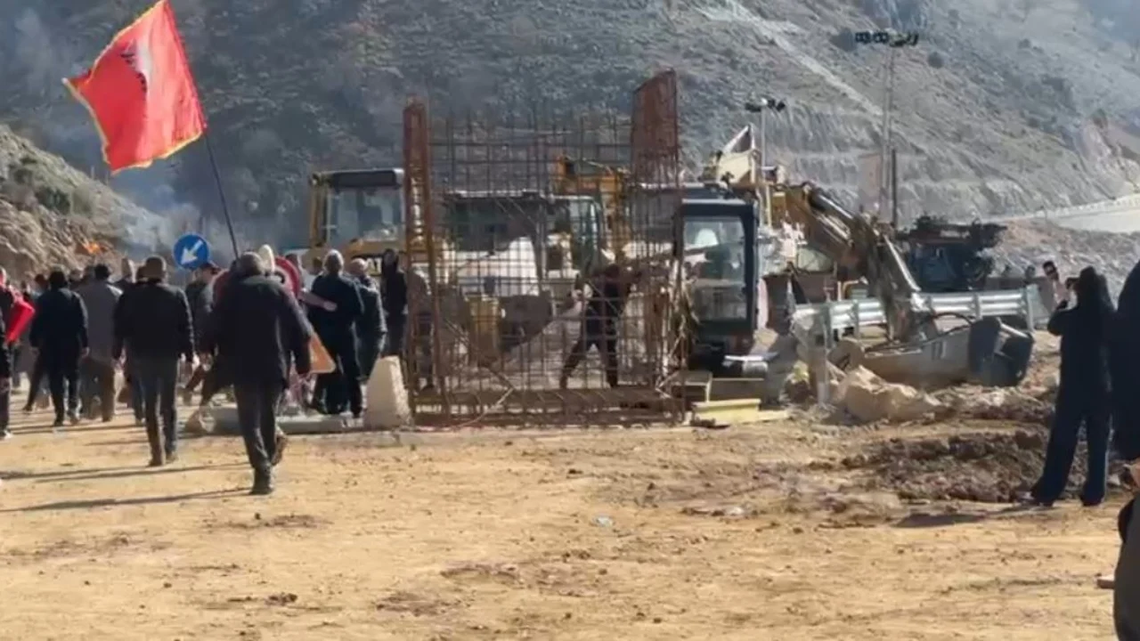 Protesta në Rrjoll/ Ndiqen penalisht 24 persona, 2 të tjerë arrestohen