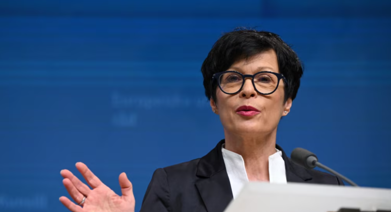 U akuzua për bashkëpunim me policinë sekrete jugosllave/ Marta Kos do t’u përgjigjet eurodeputetëve në fund të muajit të ardhshëm  