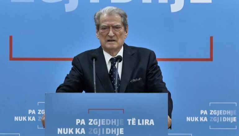 “Betimi i ministrave të rinj, ceremonia më qesharake e 35 viteve të fundit”, Berisha: Riformatim i qeverisë me klonim nga Lubi Balluku!