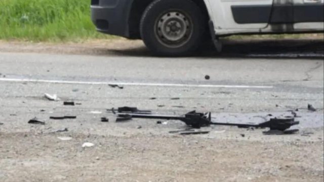 Automjeti përplas një person i cili po udhëtonte me biçikletë, detajet