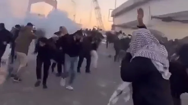 Kaos në Bagdad/ Protestuesit pro-iranianë mësyjnë ambasadën e SHBA-së (VIDEO)