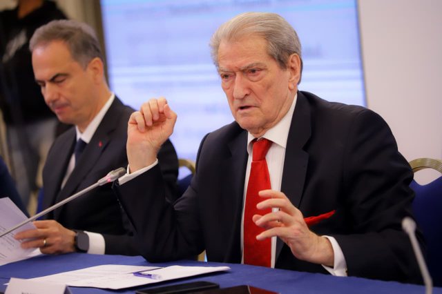 Berisha sulmon ashpër Ramën për “Territorialen”: Me një të rënë të lapsit zhduku komunat. Censusi i INSTAT, i falsifikuar!