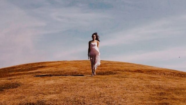 E ndjeni se keni marrëdhënie toksike me veten? Ja shenjat që nuk duhet t’i injoroni