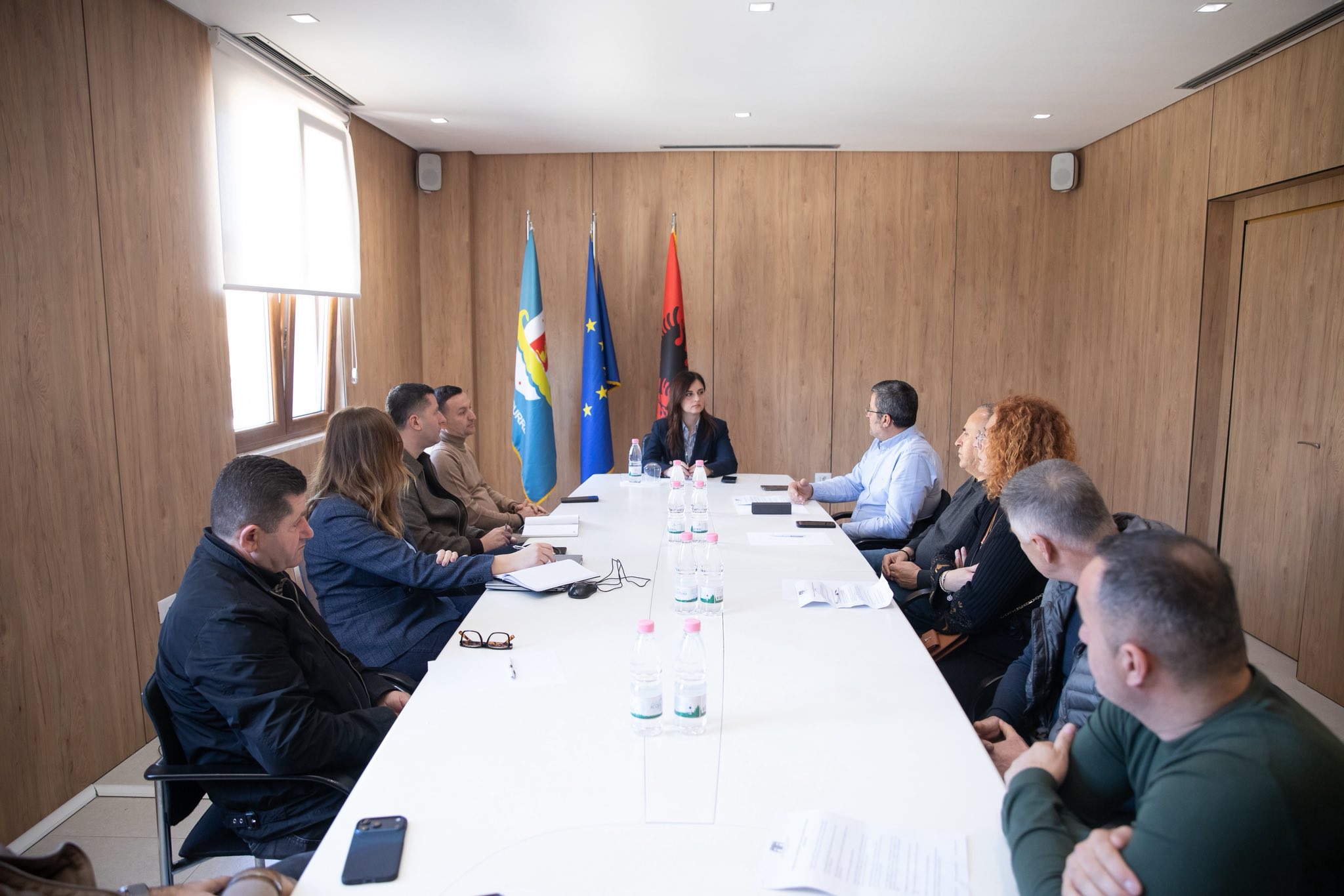 Sako takohet me operatorët turistikë për përgatitjet e sezonit në Durrës