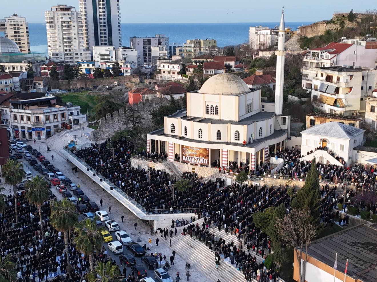 Sako uron besimtarët për Fitër Bajram: Kjo festë na frymëzon të forcojmë vlerat më të larta njerëzore