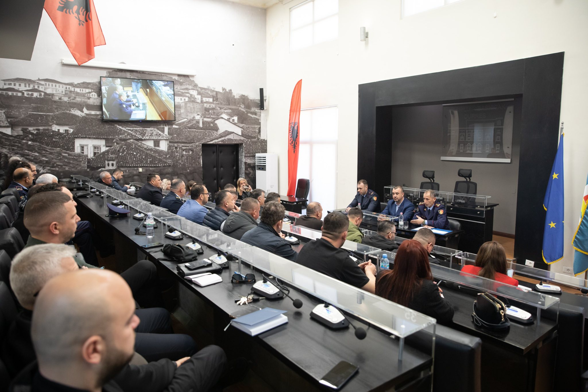 Lufta kundër kultivimit të bimëve narkotike, takim ndërgjegjësues në Bashkinë e Durrësit