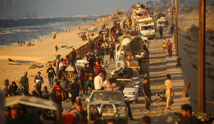 Grup i djathtë izraelit organizon fluturime misterioze për të transferuar palestinezë nga Gaza