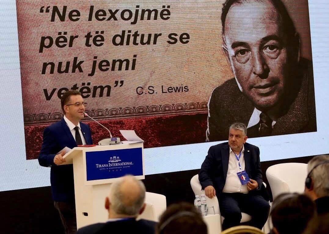 Gëzuar Ditën e Mësuesit të gjithë mjeshtërve shërbëtorë të vërtetë të këtij vendi.