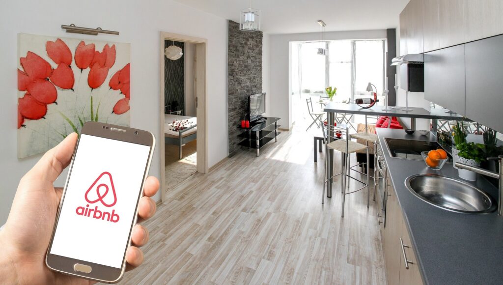 Airbnb sjell miliona, ja sa fitojnë shqiptarët nga qiratë ditore