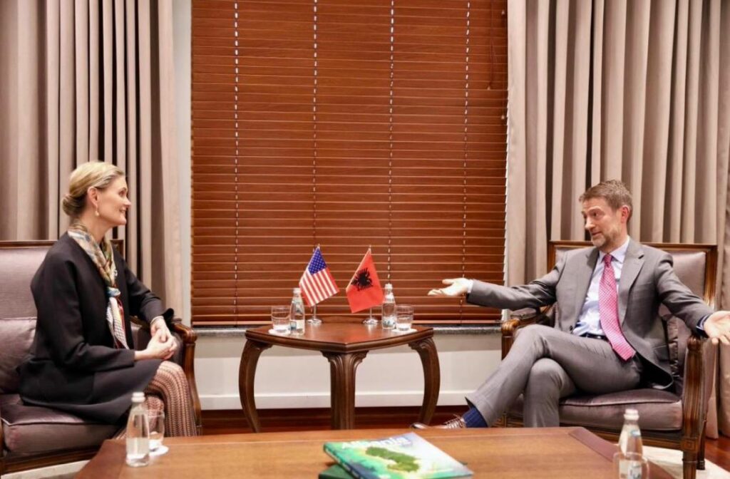 Ministri Hoxha takim me VanHorn: Shqipëria krah aleatëve për paqen ndërkombëtare