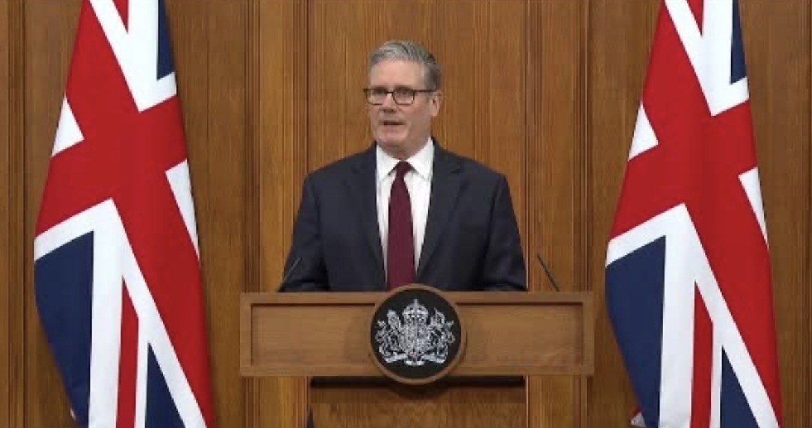 “Nuk do të futemi në luftë me Iranin”, Starmer: Po punojmë për të rihapur Ngushticën e Hormuzit