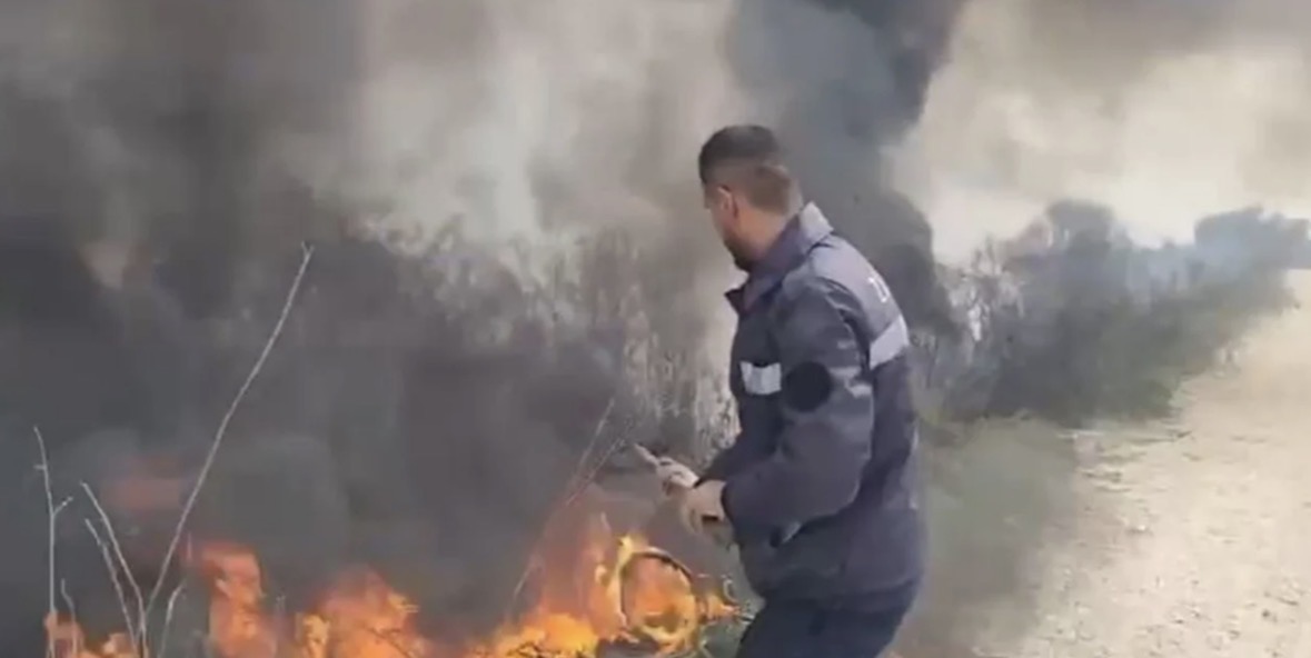 Flakët ‘pushtojnë’ kodrat e Vlorës, shkrumbohen parcelat me ullinj në fshatin Sherisht 