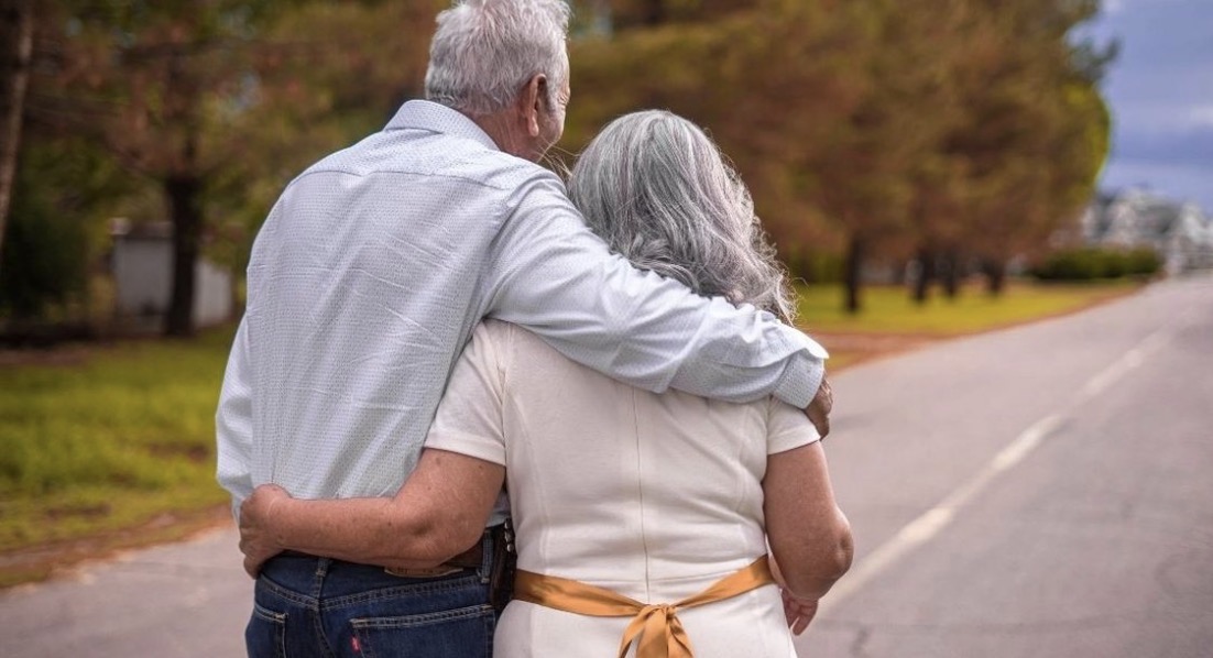 Gratë në Shqipëri jetojnë rreth 4 vite më shumë se burrat, jetëgjatësia më e lartë në jug 