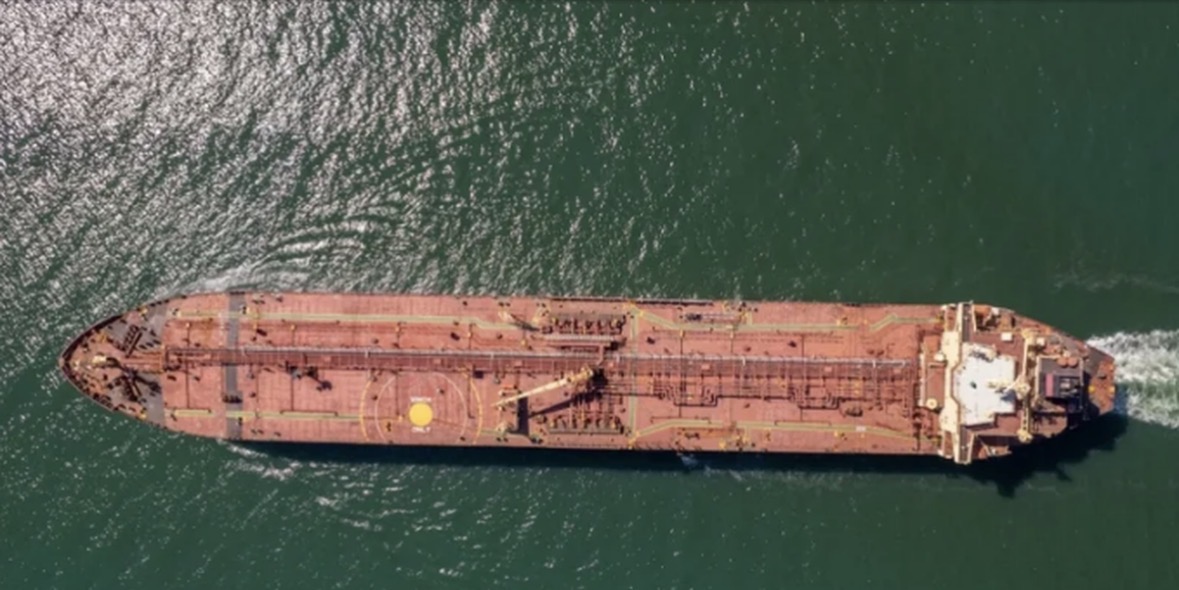 Raketa goditi një tanker në lindje të Emiratet e Bashkuara Arabe 