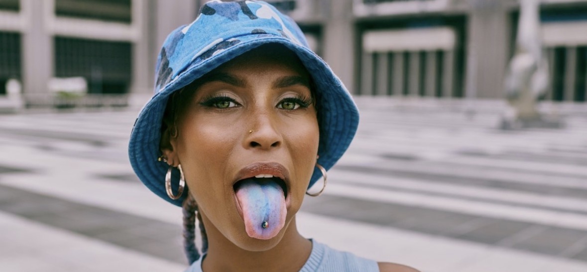 E kuqe, e bardhë apo e verdhë: Çfarë tregon ngjyra e gjuhës për shëndetin tuaj 