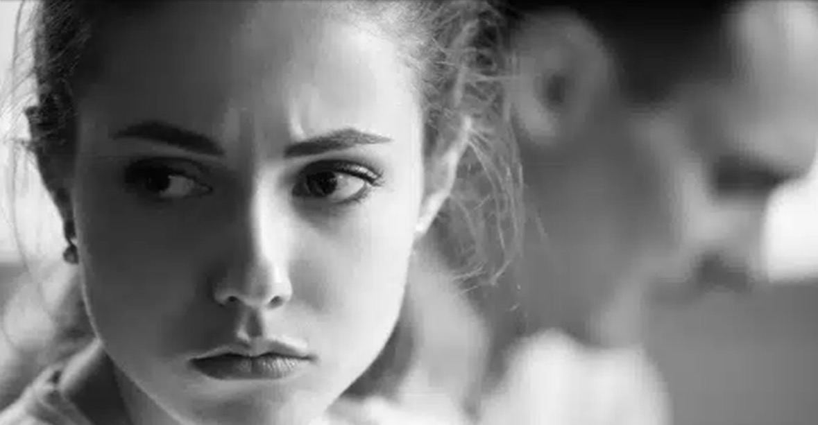 11 fraza të thëna nga burrat të cilat lëndojnë marrëdhënien pa e kuptuar 