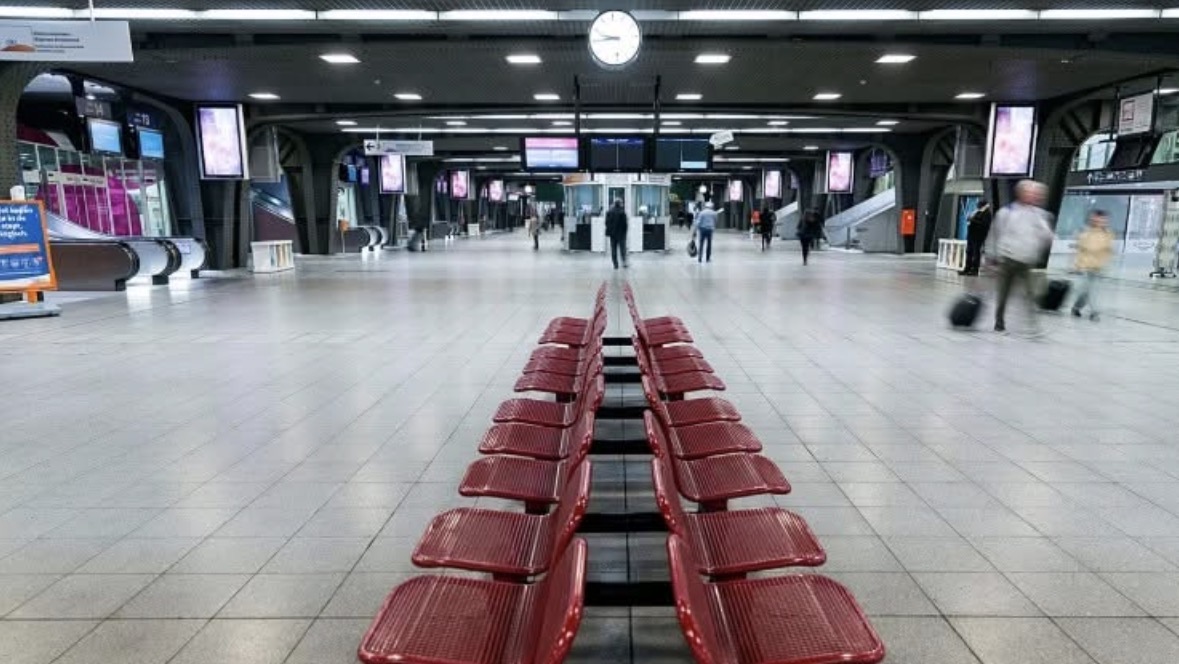 Dy pako misterioze alarmojnë Brukselin, policia evakuon stacionin e trenit dhe metrosë së Brussels Midi