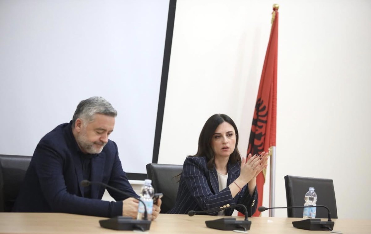 Emiriana Sako prezanton Blendi Klosin si drejtues politik për Durrësin