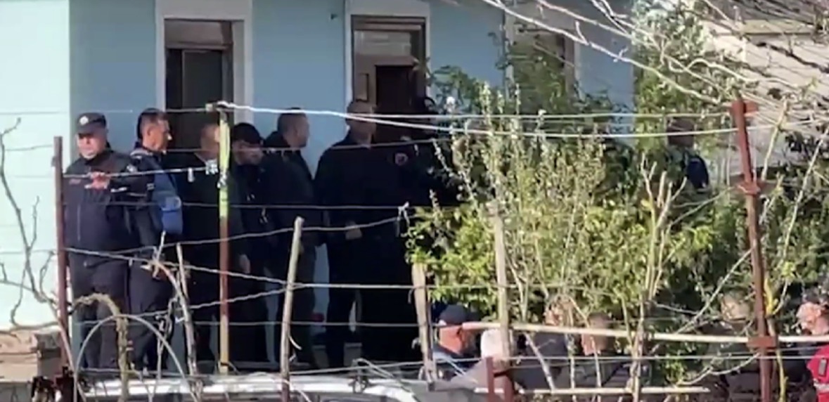 Krim në familje në Fier, i moshuari dyshohet se vrau bashkëshorten dhe më pas humbi jetën