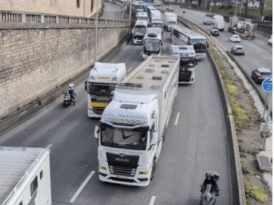 Rritja e çmimit të naftës, shoferët në Paris bllokojnë rrugët me protesta 